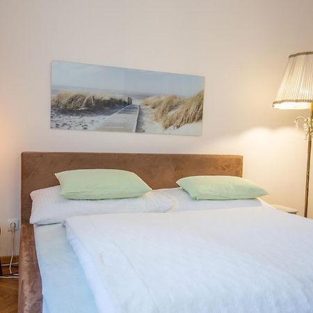 Huebsches Privatzimmer Mit Bad Перхтольдсдорф Экстерьер фото